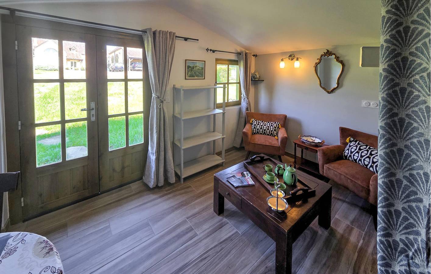 Charmantes Apartment mit Terrasse, Pool und nur wenige Schritte vom Fluss L'Huisne entfernt in Avezé, Sarthe