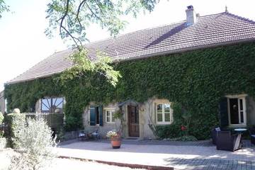Gîte pour 6 personnes, avec piscine à Bourg-le-Comte