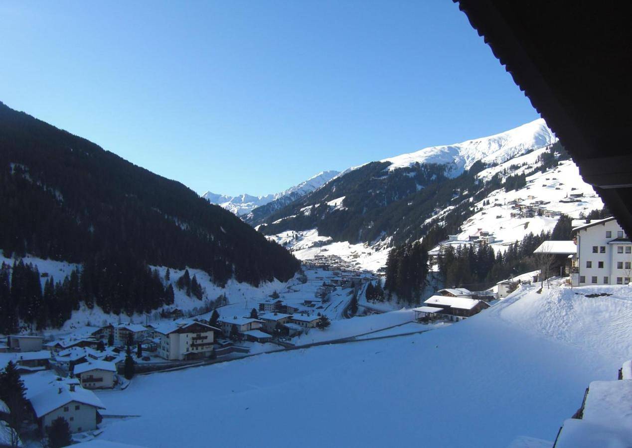 Ganze Wohnung, Apartment with Balcony in Tuxer Alpen, Hintertux