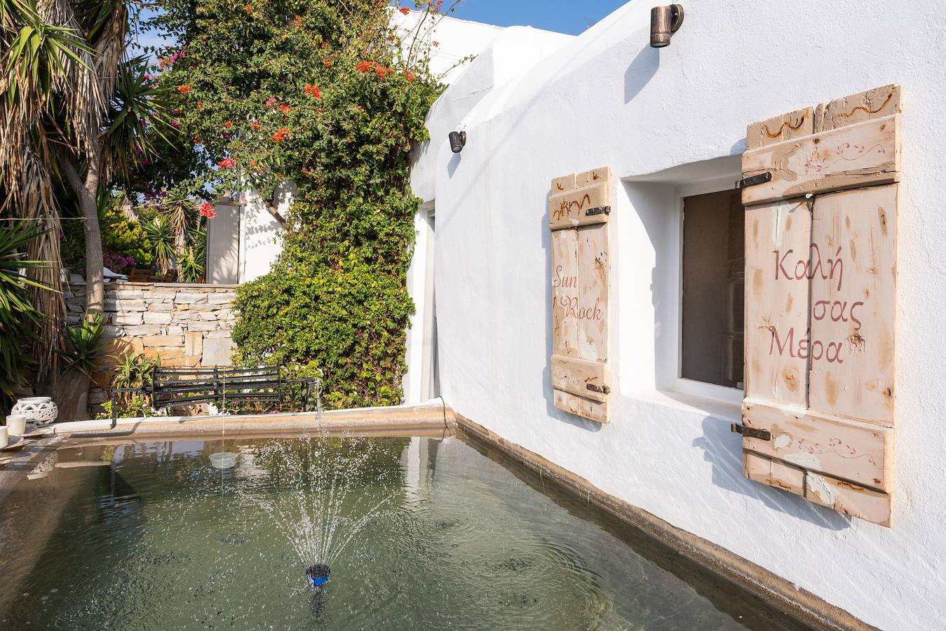 Appartement dans un hôtel 'Sun Rock Boutique - Villa Jasmine' avec terrasse privée et climatisation in Agios Prokopios, Cyclades