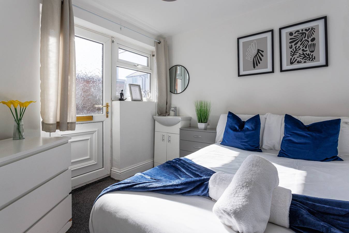 3 Bed House - Sleeps 5 - Parking - Wifi in Durham, County Durham