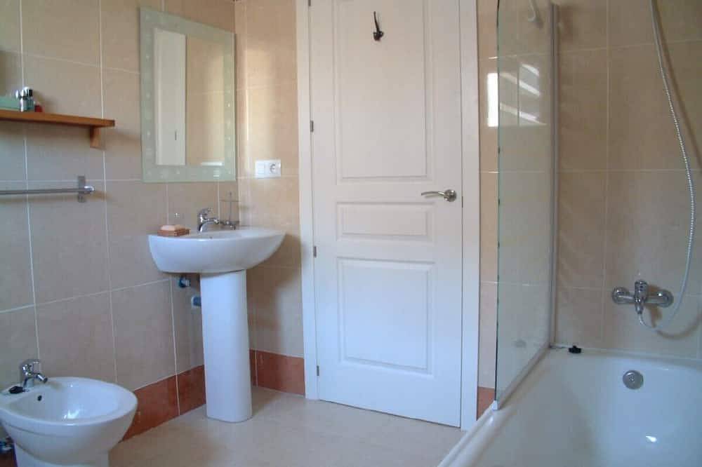Entire apartment, Beautiful Boutique Style Apartment in Velez de Benaudalla (Near Salobrena) in Vélez de Benaudalla, Costa Tropical