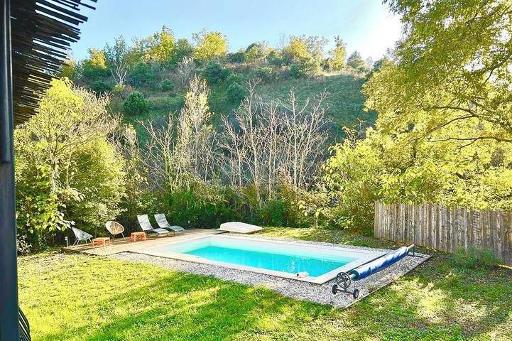 Location de vacances pour 4 personnes, avec jardin à Rochecolombe