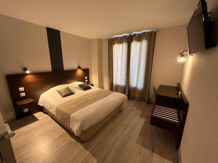 Hôtel pour 5 personnes, avec terrasse, animaux acceptés à Aumont-Aubrac - 2