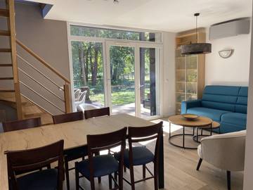 Gîte pour 8 personnes, avec terrasse ainsi que jardin et piscine à Lacanau