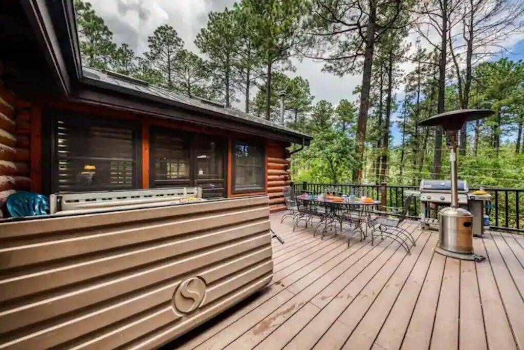 Silver Fox Inn Beautiful 5-bedroom Cabin w/hot tub in Alto, Ski Apache