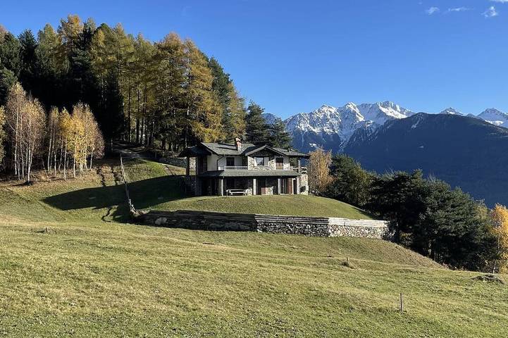 Gîte pour 6 personnes, avec terrasse et jardin, animaux acceptés à Mello