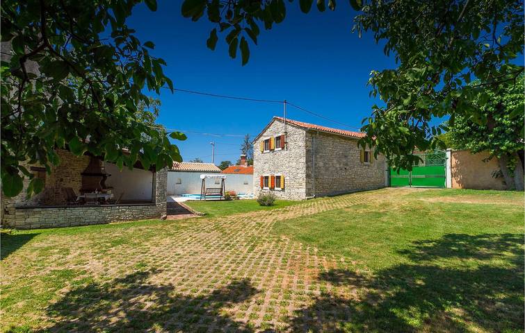 Ferienhaus für 7 Personen, mit Pool und Sauna