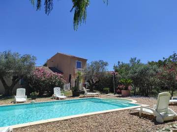 Gîte pour 2 personnes, avec jardin et vue ainsi que piscine et bassin pour enfant à Saint-Andiol
