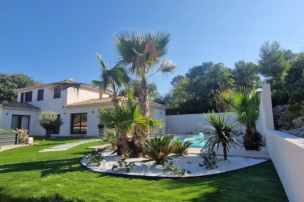 Villa with swimming pool and boule court in Ventabren, Aix-en-Provence region
