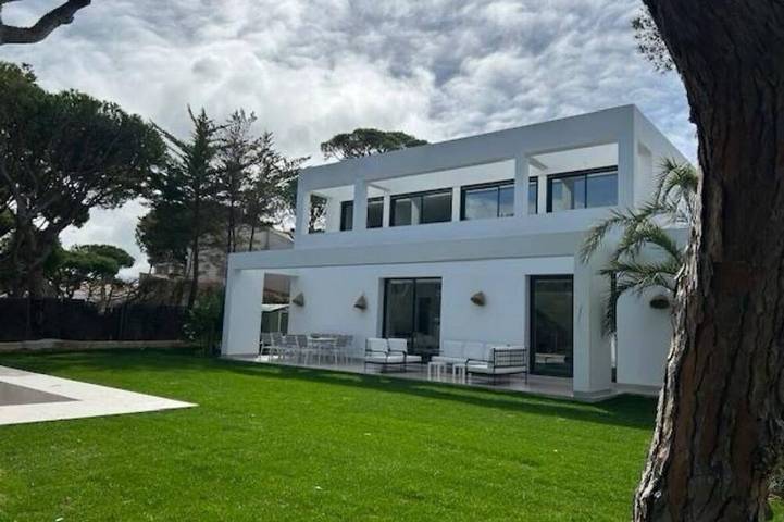 Casa de vacaciones para 10 personas, con terraza además de piscina y jardín en Roche