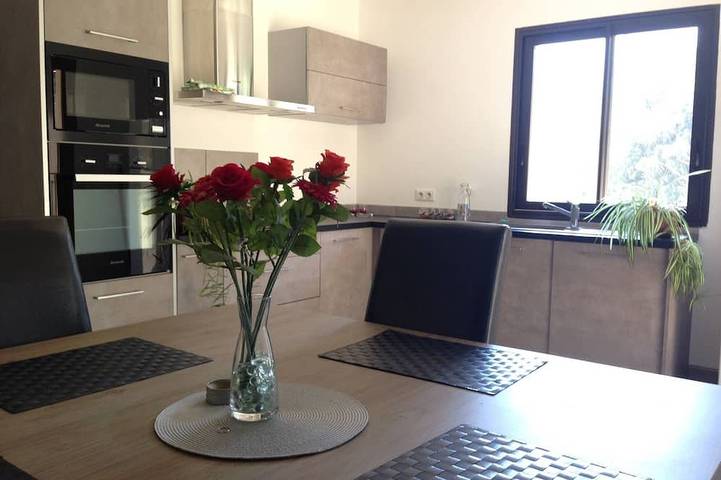 Gîte pour 6 personnes, avec jardin à Olivese