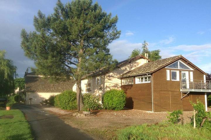 Gîte pour 2 personnes, avec Balcon ainsi que Jardin et Piscine à Lamothe-Montravel