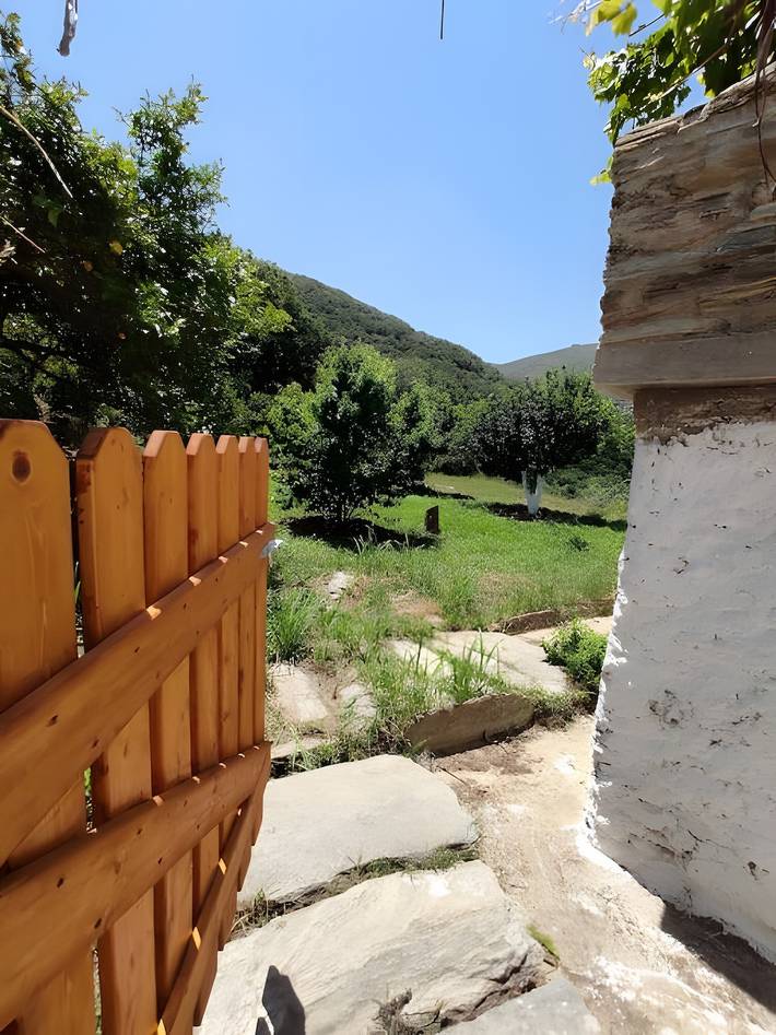 Landhaus „Ktima Kariophyllis“ mit Bergblick und privater Terrasse in Andros