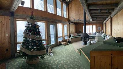 Vacation Home for 13 Guests in Warren, Vermont, Picture 2