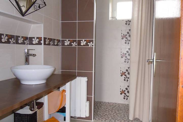 Location de vacances pour 5 personnes, avec terrasse et jardin à Pleumeur-Gautier - 4