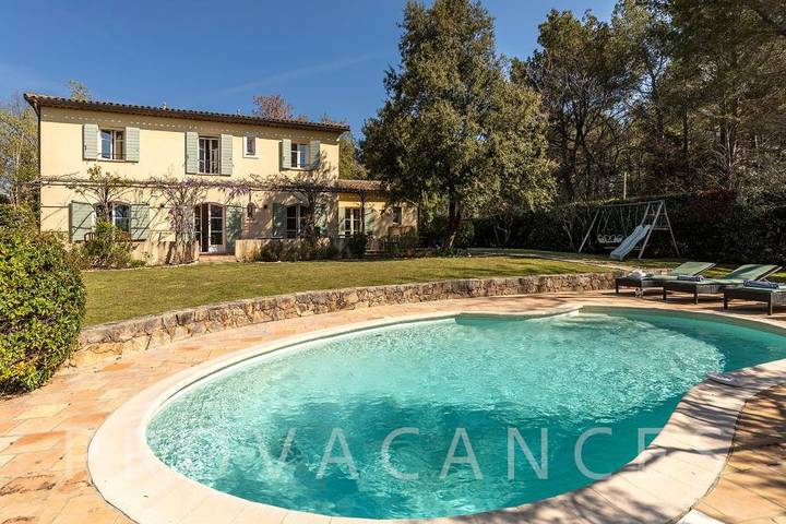 Chalet para 10 personas, con jardín y piscina - 1