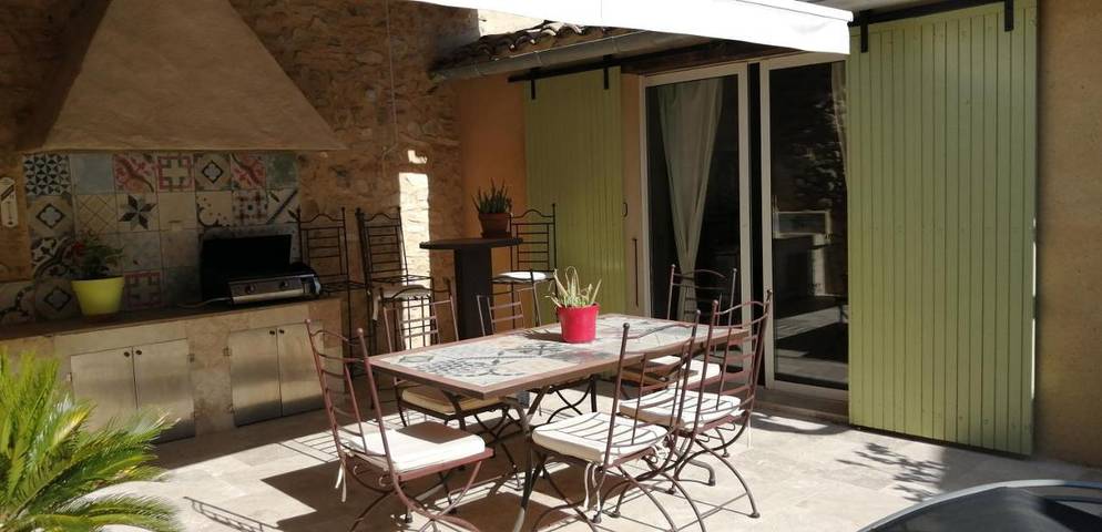 Location de vacances pour 6 personnes, avec terrasse ainsi que piscine et vue, adapté aux familles à Saint-Victor-la-Coste - 2