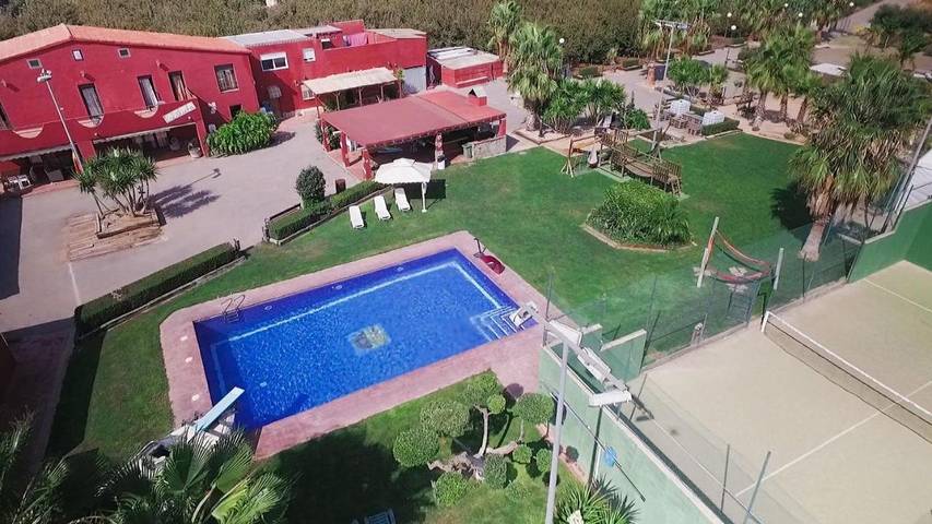 Casa de huéspuedes para 6 personas, con Jacuzzi y Terraza además de Jardín y Piscina en Cambrils