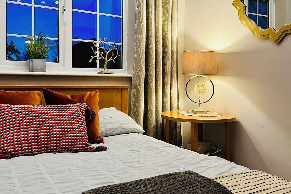 Lake house - 3 bedroom woking in Woking, Surrey