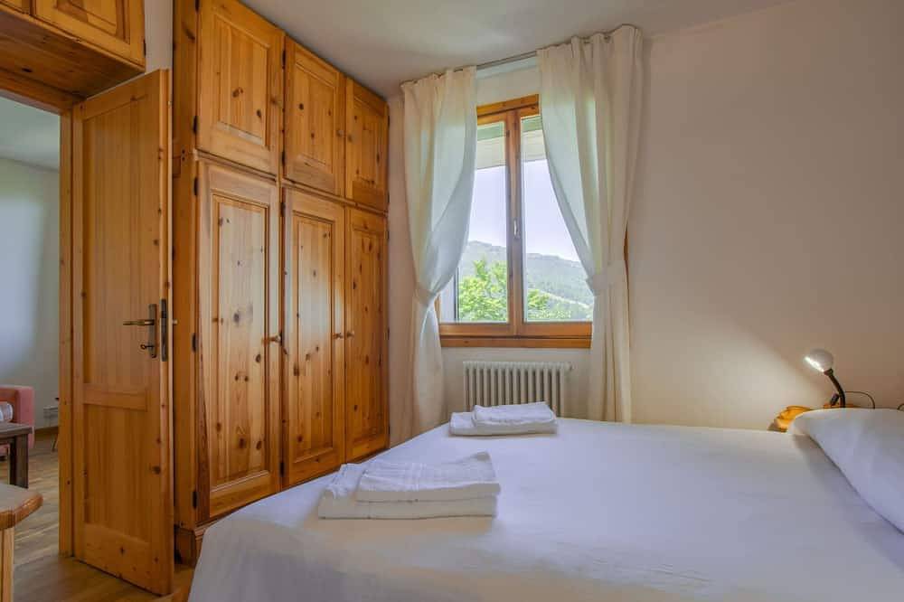 Appartamento intero, Incantevole appartamento per 4 ospiti con Wifi, Tv, terrazza, animali ammessi e parcheggio in Abetone, Alta Via dei Parchi