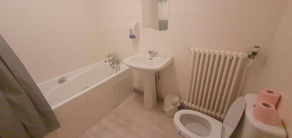 Chambre d’hôte pour 2 personnes, avec vue ainsi que jardin et terrasse, animaux acceptés à Mervent - 4