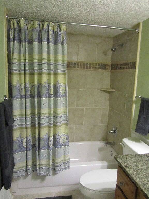 Vacation rental for 4 people, with pool and balcony in Gulf State Park