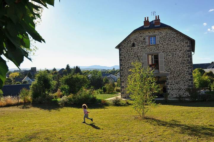 Gîte pour 10 personnes, avec terrasse et jardin dans le Cantal - 3