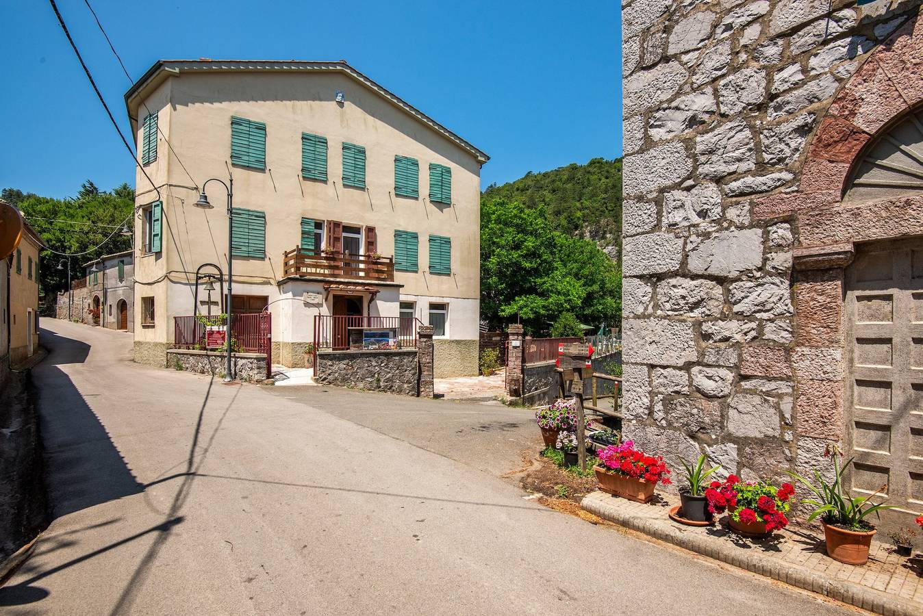 Appartamento intero, Appartamento 'Camera Papavero - Poggio Alla Luna' con vista montagna, terrazza e Wi-Fi in Montieri, Provincia di Grosseto