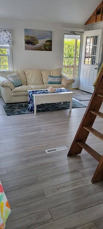 Cabin for 6 Guests in Newport East, Rhode Island, Picture 4