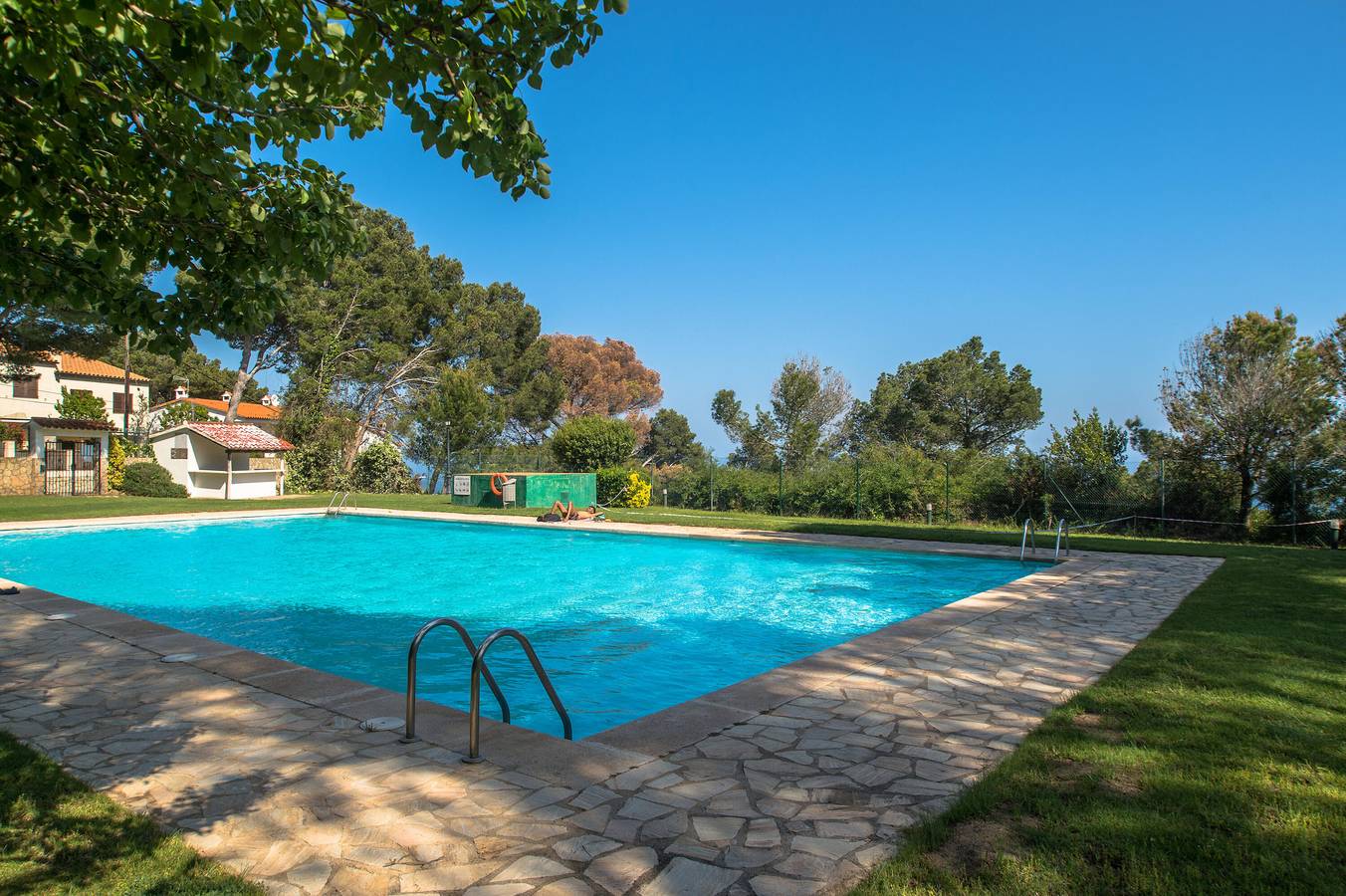 Apartamento entero, Bonito apartamento con vistas al mar y piscina. in sa Tuna, Begur