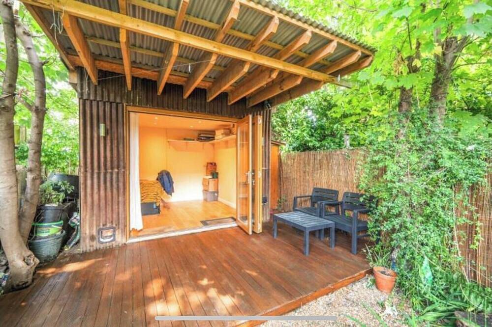 Ganze Wohnung, Helle und luftige Gartenwohnung in Brent, London