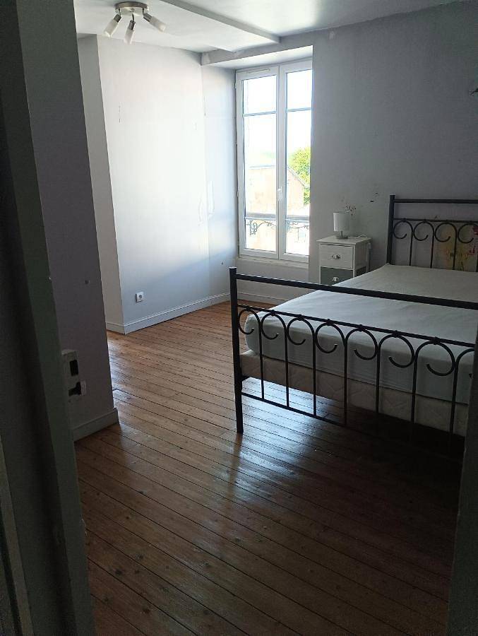 Location de vacances pour 6 personnes, avec terrasse dans Parennes - 4