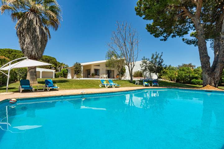 Villa for 10 people, with garden in Albufeira