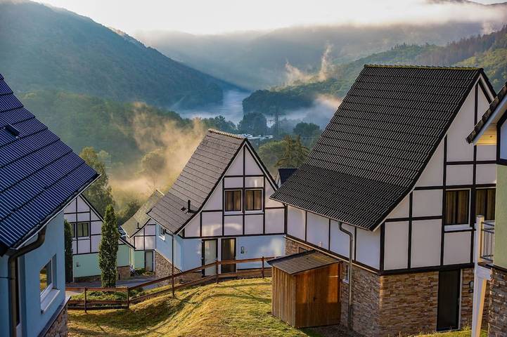 Ferienhaus für 8 Personen, mit Pool und Terrasse, mit Haustier in Heimbach