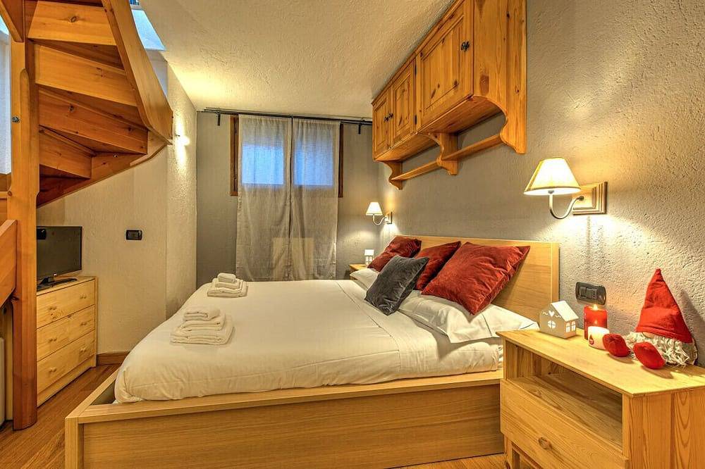 Appartamento intero, Casa Julie- Centralissimo Bilocale con giardino in Courmayeur, Alpi Pennine