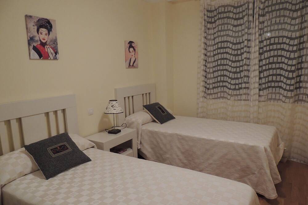 Entire apartment, Apartment on the beachfront of Rapadoira beach in Foz, Galician Coast