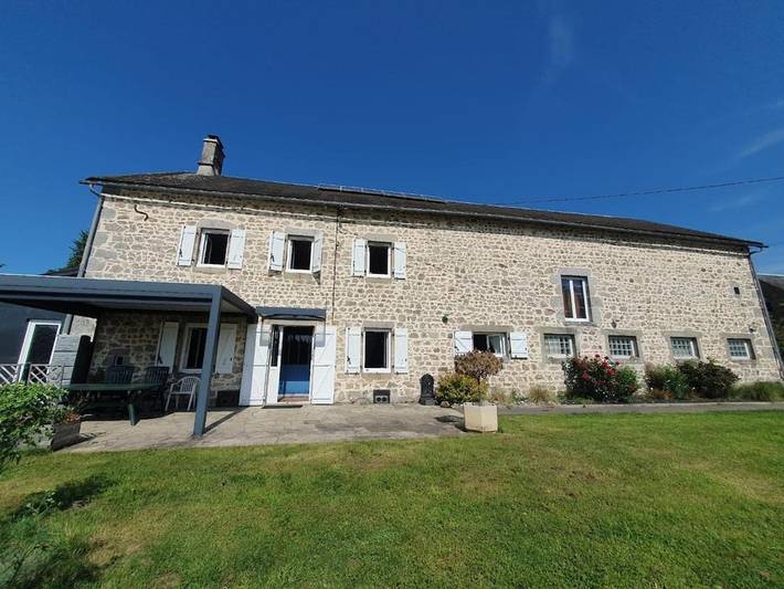 Gîte pour 6 personnes, avec jardin ainsi que sauna et terrasse dans Saint-Exupéry-les-Roches