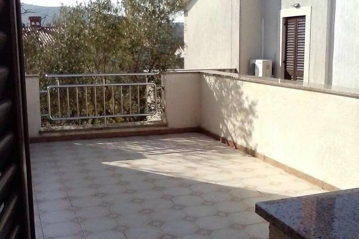 Ganze Wohnung, 1-Zimmer-Ferienwohnung mit Terrasse Cres in Cres Stadt, Cres