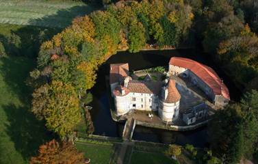 Chambre d’hôte pour 3 personnes, avec vue et jardin dans Chateau Des Martinanches Saint Dier D Auvergne