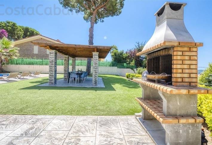 Villa "Costacabana - Paris" mit privatem Pool, 2 privaten Terrassen und WLAN in Roca Grossa, Lloret de Mar
