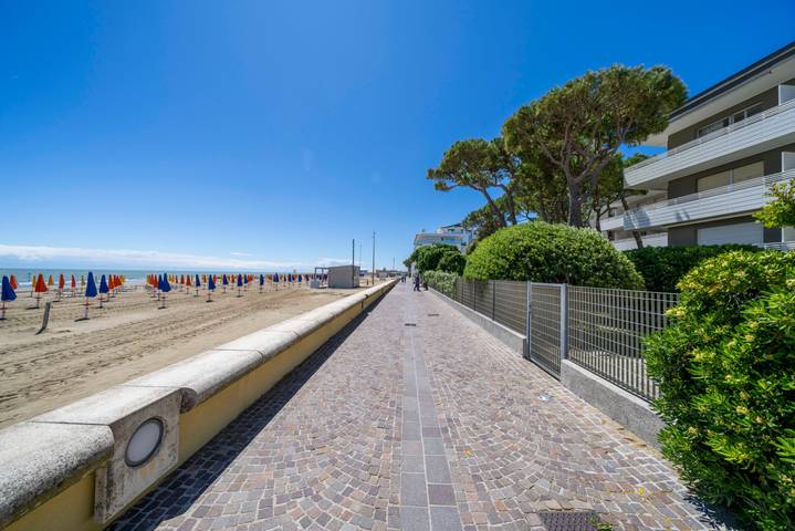 Appartamento intero, Guesthost - La Casa al Mare Apt 309 with Parking in Ufficio 4/1-ter, Lignano Sabbiadoro