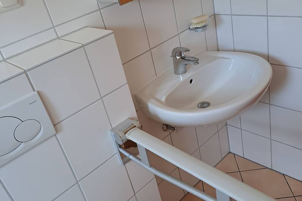 Ganze Wohnung, Ruhige und  ebenerdige Ferienwohnung in Naumburg (Hessen), Hessisches Bergland