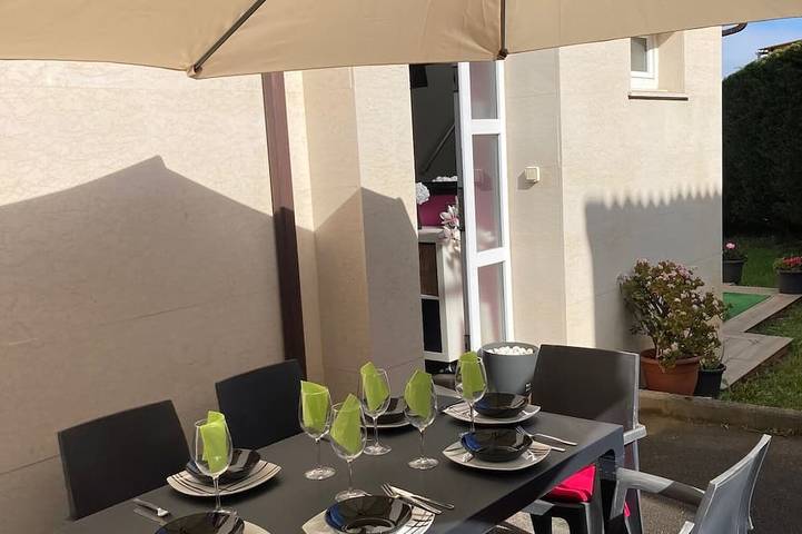 Chalet für 6 Personen, mit Garten und Whirlpool sowie Terrasse - 1