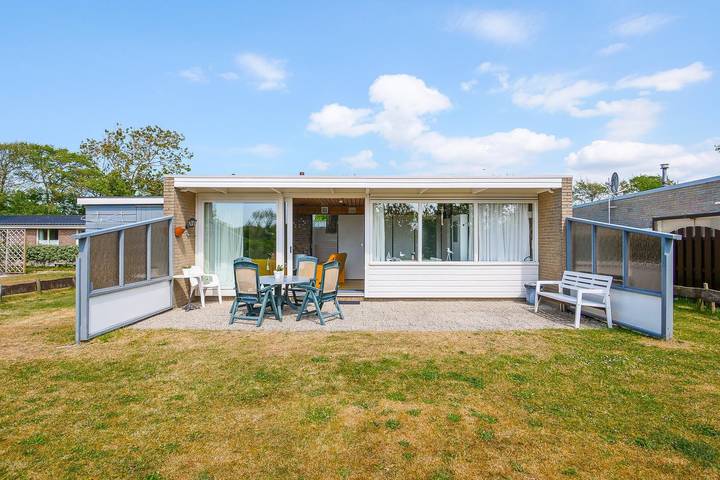 Ferienhaus für 4 Personen, mit Balkon/Terrasse und Terrasse in Callantsoog