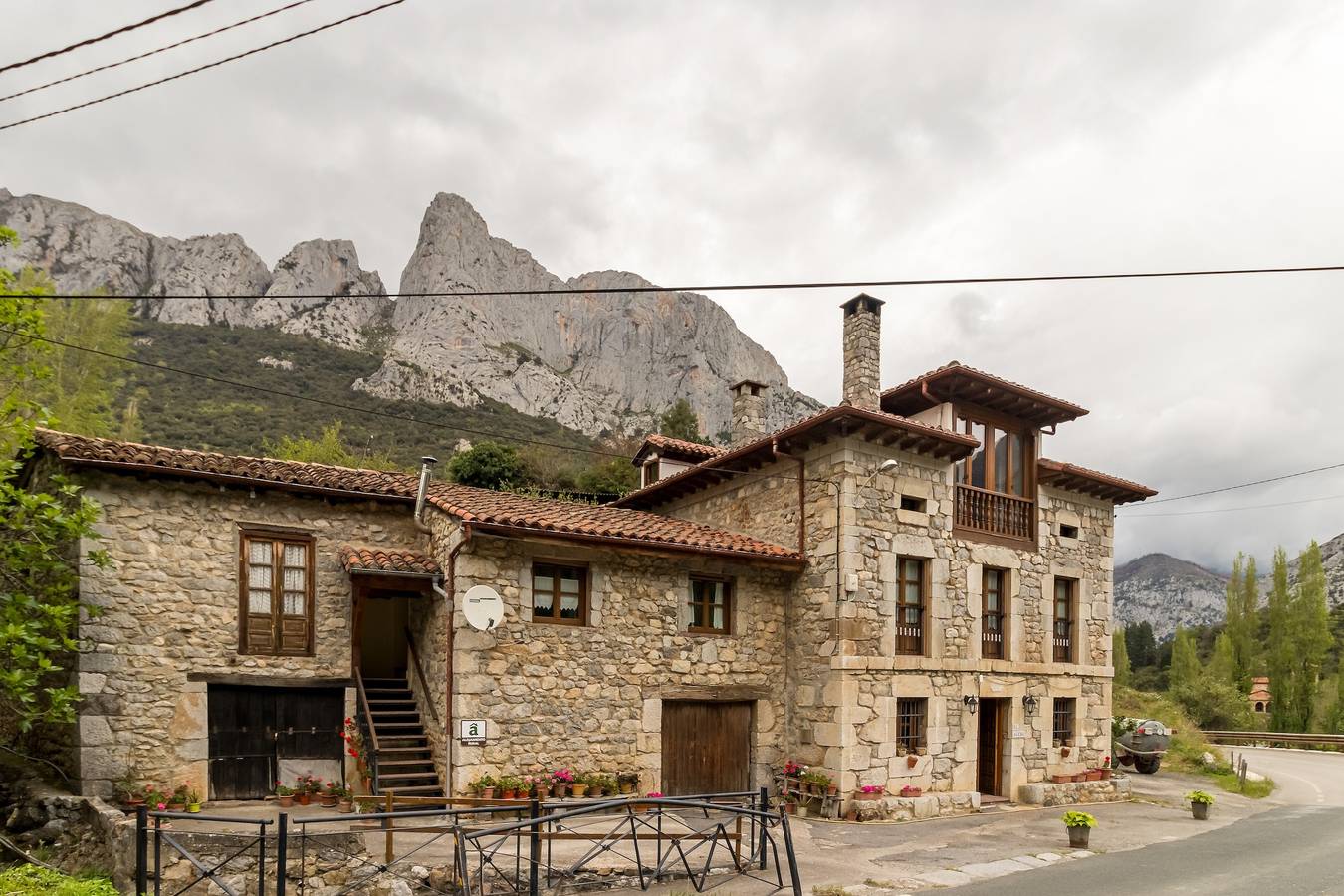 Landhaus 'El Agero' mit Bergblick, privater Terrasse und Wlan in Cillorigo de Liébana, Cordillera Cantábrica