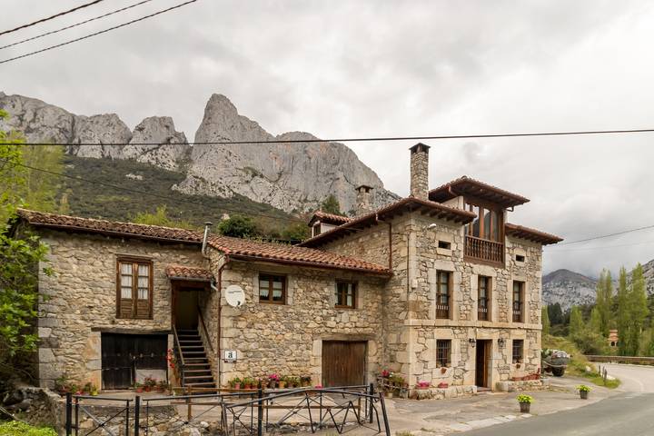 Casa rural para 13 personas, con jardín, Se admiten mascotas en Cantabria - 3