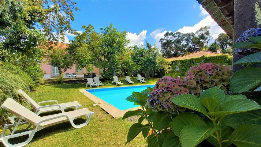 Chambre d’hôte pour 3 personnes, avec Balcon et Terrasse ainsi que Jardin et Piscine dans Freixo