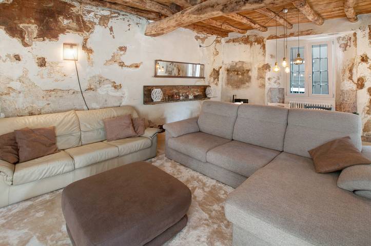 Vakantiehuis 'Thari House Como Lake' met uitzicht op meer, terras en barbecue in Naggio, Grandola ed Uniti
