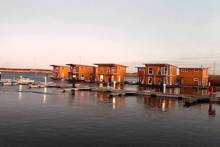 Hausboot für 4 Personen, mit Balkon und Sauna, kinderfreundlich in Mecklenburg-Vorpommern - 2